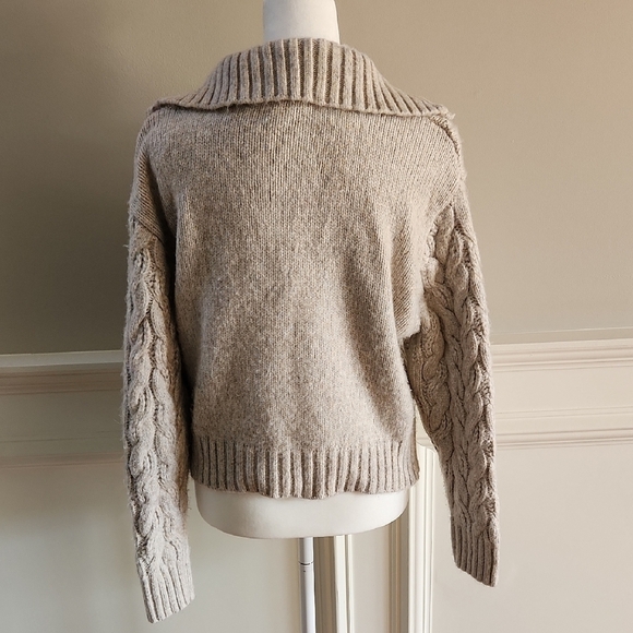 Elegant Cable Knit Turtleneck Sweater - Beige - Picture 4 of 4